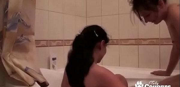  Teens Have Lesbian Sex In The Bath